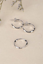Load image into Gallery viewer, Ripple ring and earring set   silver
