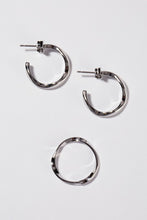 Load image into Gallery viewer, Ripple ring and earring set   silver
