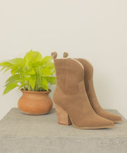 Load image into Gallery viewer, OASIS SOCIETY Ariella Western Short Boots - In Your Space Boutique
